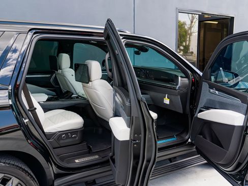 Used 2025 Cadillac Escalade V AWD/4WD image 55