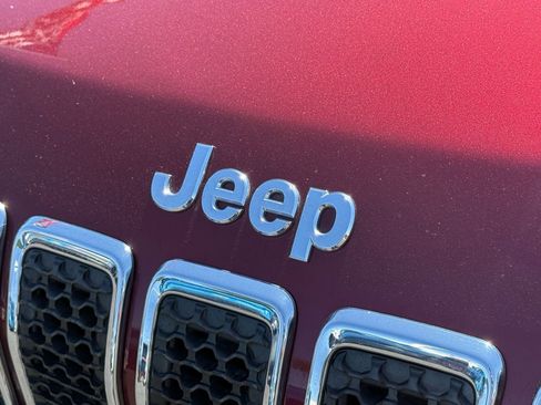 Used 2019 Jeep Cherokee Latitude Plus image 33