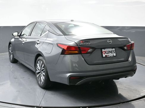 Used 2024 Nissan Altima 2.5 SV image 11