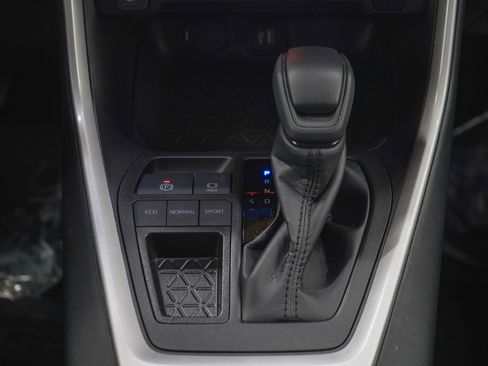 Used 2023 Toyota RAV4 LE FWD image 17