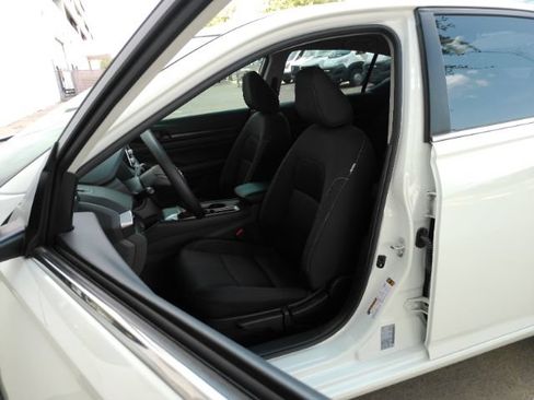 Used 2025 Nissan Altima 2.5 S FWD image 13