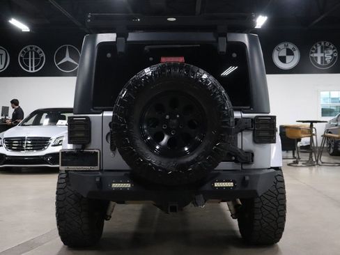 Used 2016 Jeep Wrangler Unlimited Sahara image 4