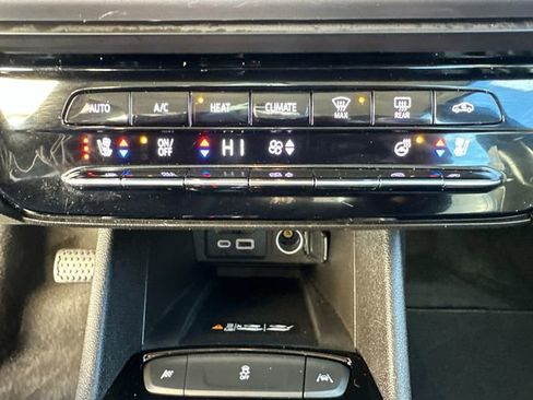 Used 2022 Chevrolet Bolt EUV LT w/ Convenience Package image 33