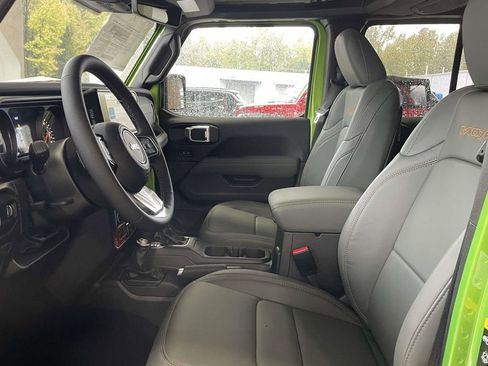 New 2025 Jeep Gladiator Mojave image 25