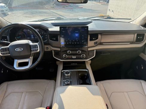 Used 2022 Ford Expedition Limited image 13