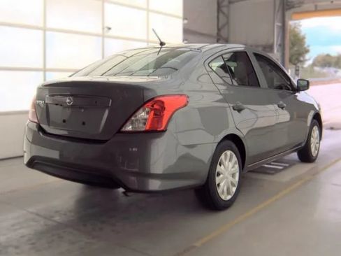 Used 2019 Nissan Versa S FWD image 4