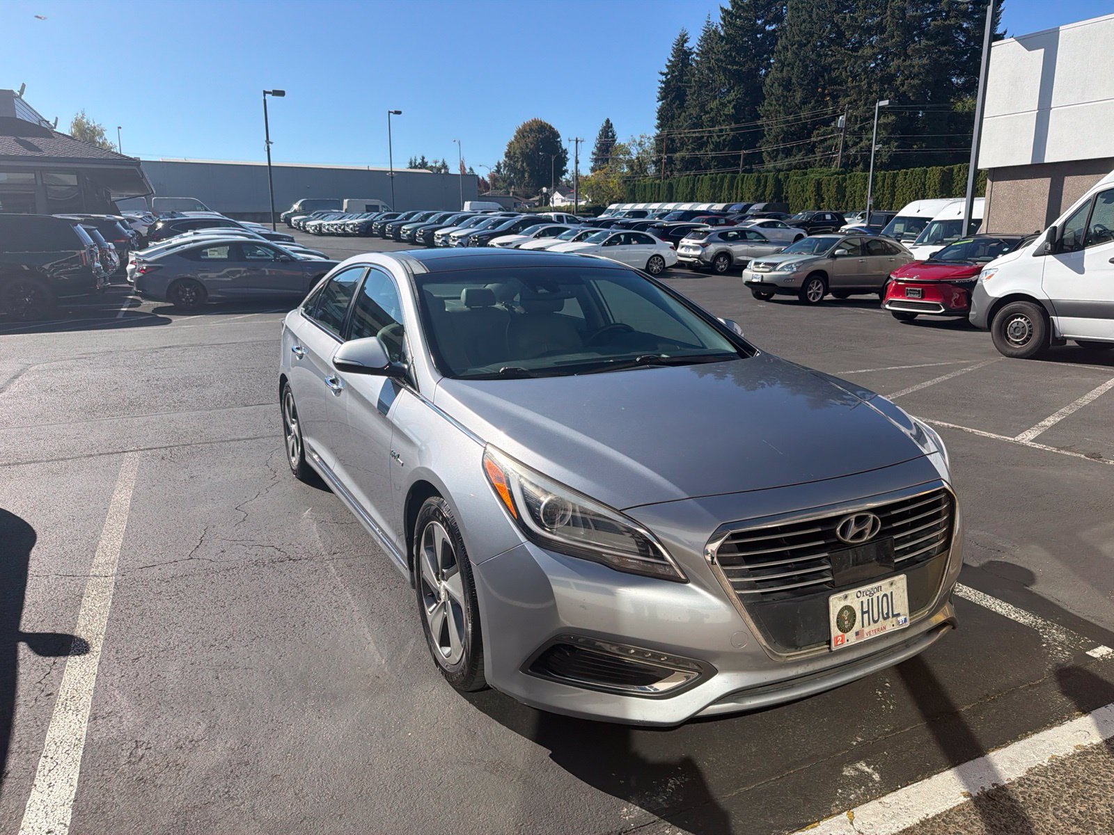 Used 2016 Hyundai Sonata Limited w/ Option Group 02 FWD image 2
