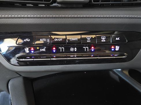 Used 2023 Buick Envision Avenir image 22