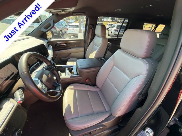Used 2025 Chevrolet Suburban LT RWD image 44