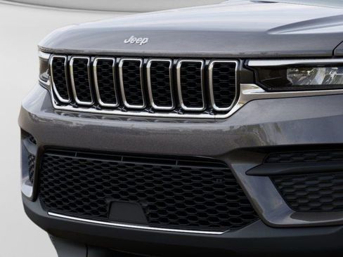 New 2025 Jeep Grand Cherokee Laredo X w/ Luxury Tech Group I image 11