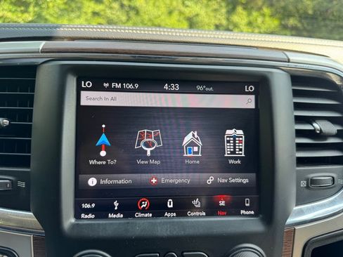 Used 2018 RAM 1500 Laramie AWD/4WD image 24