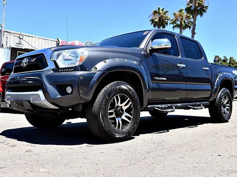Used 2014 Toyota Tacoma PreRunner w/ SR5 Package RWD image 1