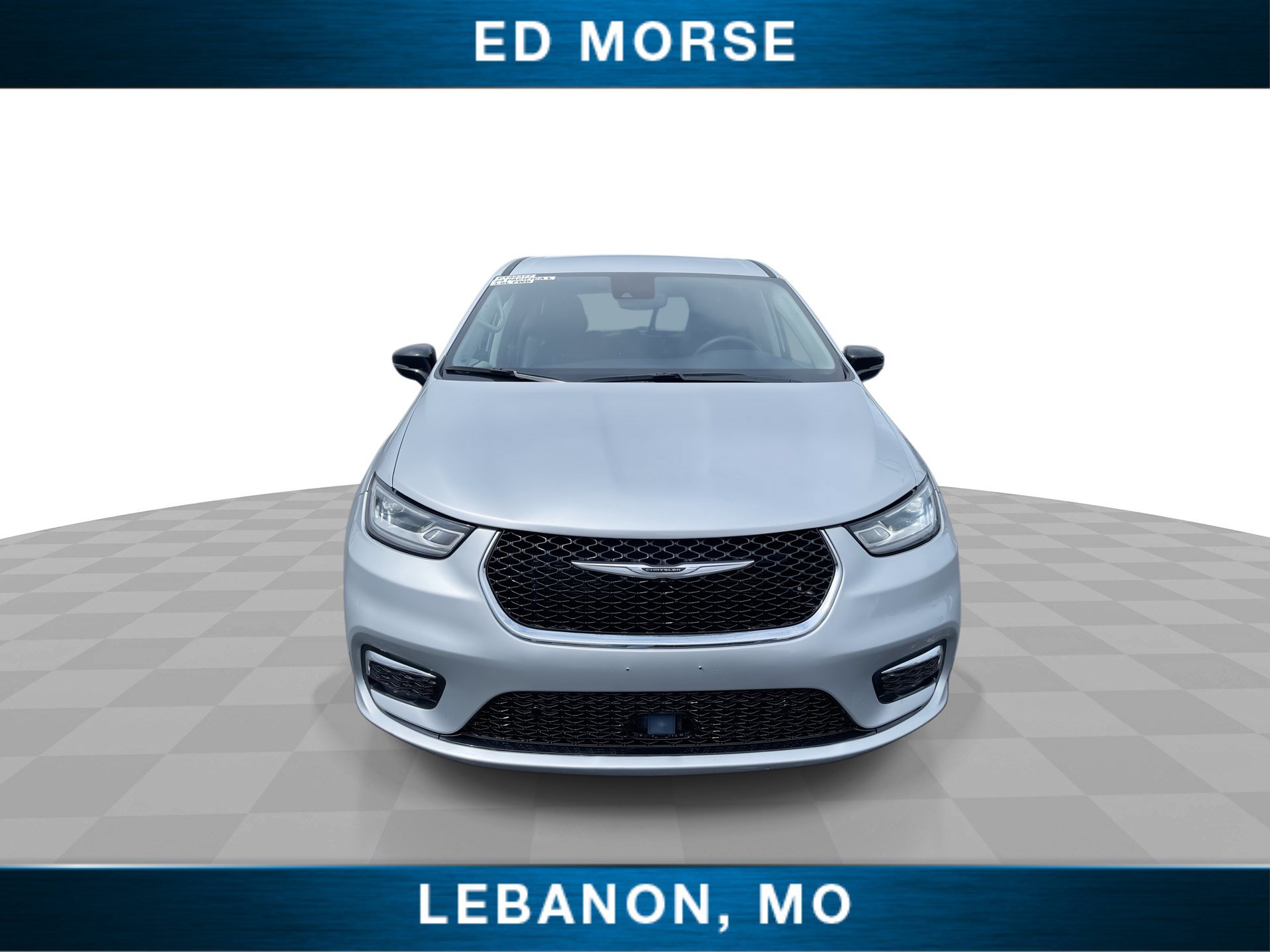 Used 2024 Chrysler Pacifica Touring-L FWD image 3