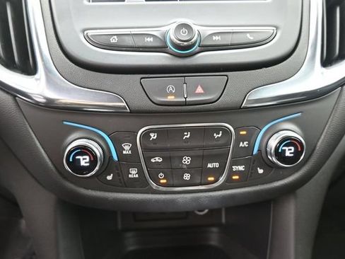 Used 2023 Chevrolet Equinox LT FWD image 28