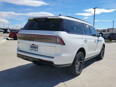 New 2026 Lincoln Navigator Reserve w/ Jet Appearance Package