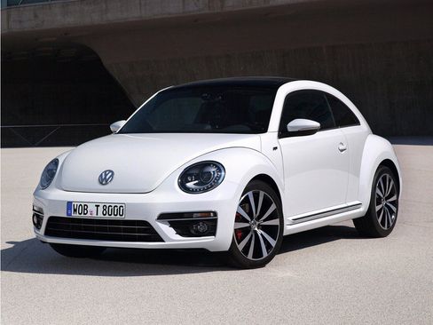 Used 2013 Volkswagen Beetle Turbo FWD image 2