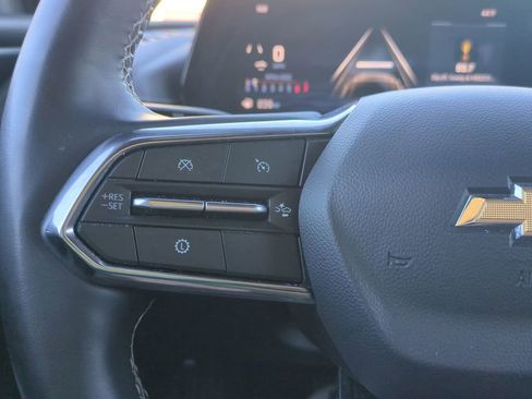 Used 2025 Chevrolet Traverse LT image 33