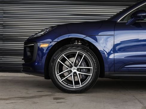 Certified 2025 Porsche Macan AWD/4WD image 13