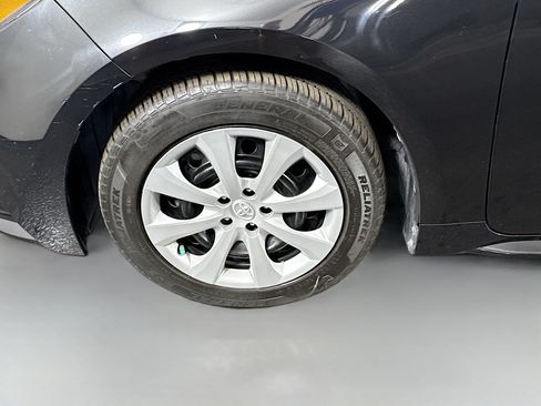 Used 2021 Toyota Corolla LE FWD image 37
