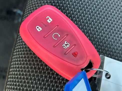 Used 2021 Chevrolet Traverse LT image 36