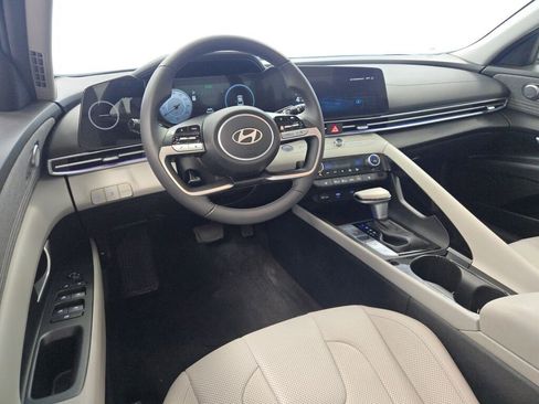 Used 2024 Hyundai Elantra Limited image 18