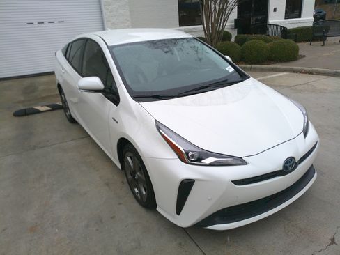 Used 2020 Toyota Prius Limited image 2