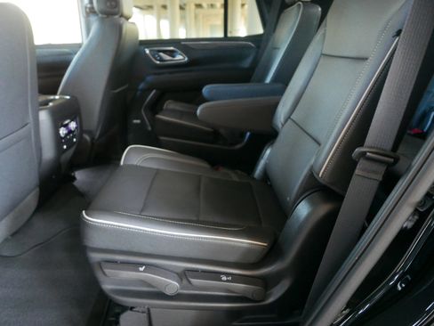 Used 2022 GMC Yukon SLT w/ SLT Premium Package image 10