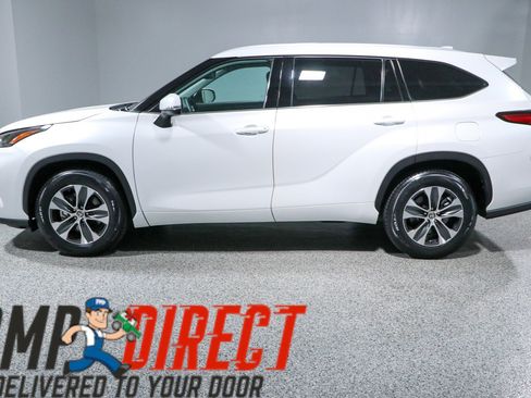 Used 2022 Toyota Highlander XLE FWD image 10