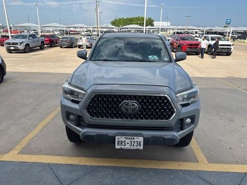 Used 2019 Toyota Tacoma TRD Off-Road w/ TRD Premium Off Road Package image 2