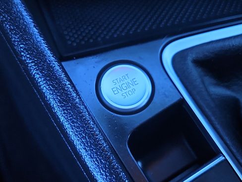 Certified 2023 Volkswagen Jetta SE w/ Panoramic Sunroof Package image 15