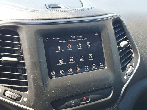 Used 2019 Jeep Cherokee Latitude Plus w/ Comfort/Convenience Group image 27