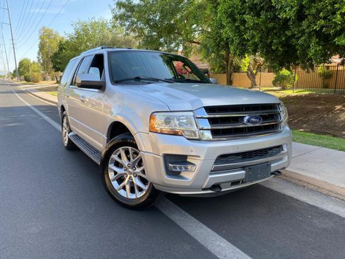 Used 2016 Ford Expedition Limited AWD/4WD image 2