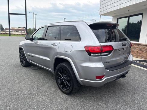 Used 2021 Jeep Grand Cherokee Laredo X AWD/4WD image 6