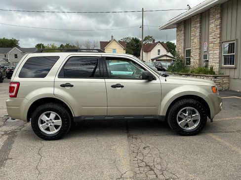 Used 2012 Ford Escape XLT AWD/4WD image 2