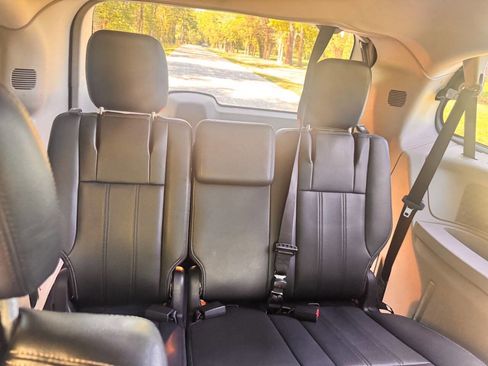 Used 2011 Chrysler Town & Country Touring-L w/ Entertainment Group #2 image 13