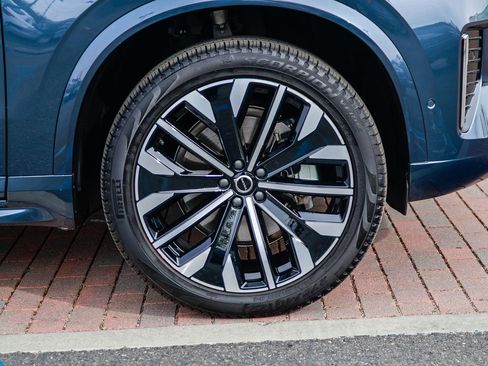 Certified 2025 Volvo XC90 B5 Plus image 11