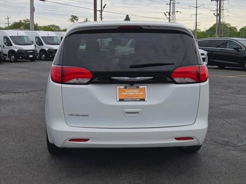 Certified 2023 Chrysler Voyager LX FWD image 11