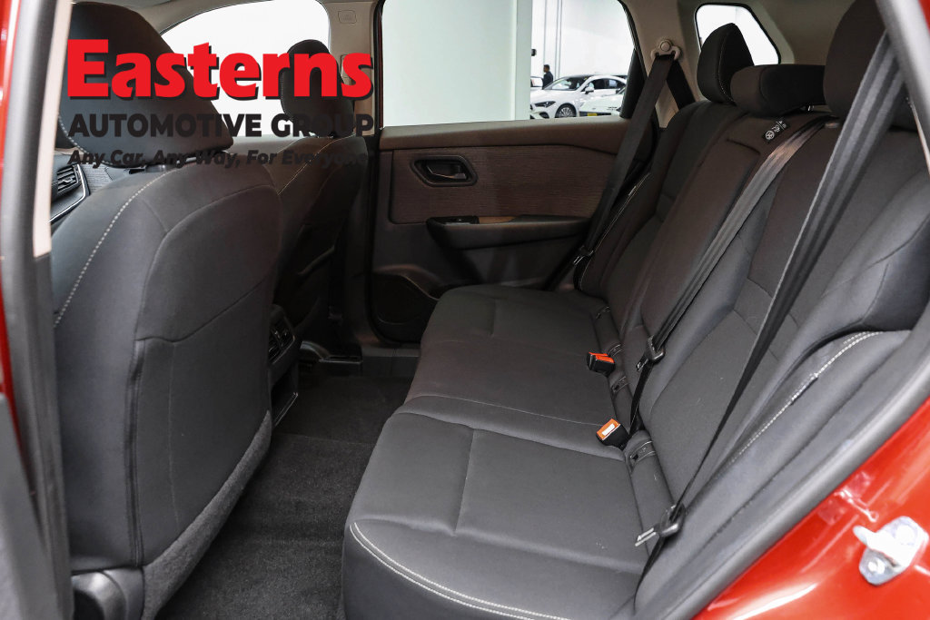 Used 2023 Nissan Rogue S AWD/4WD image 23