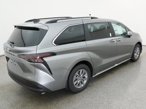 New 2026 Toyota Sienna XLE FWD image 12