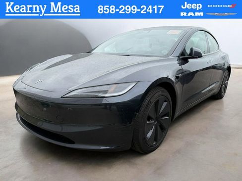 Used 2025 Tesla Model 3 image 1