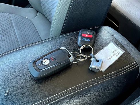 Used 2022 Ford Escape SE image 10