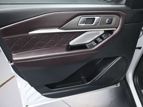 Used 2025 Ford Explorer Platinum w/ LUX Leather Package image 10