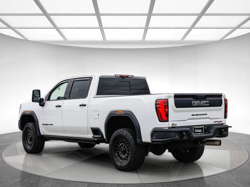 Used 2024 GMC Sierra 2500 AT4X w/ AT4X AEV Edition image 2