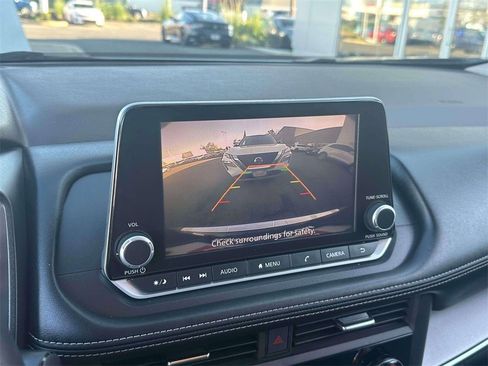 Certified 2023 Nissan Rogue SV image 28