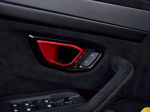 Used 2024 Lamborghini Urus Performante image 34