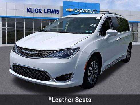 Used 2020 Chrysler Pacifica Touring-L Plus FWD image 3