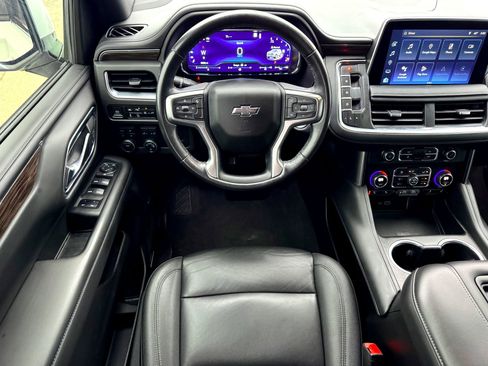 Used 2022 Chevrolet Suburban Z71 image 23