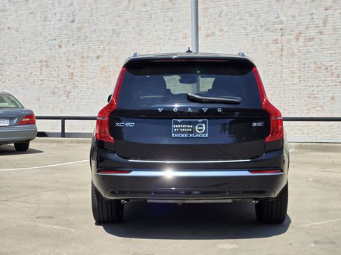 Certified 2025 Volvo XC90 B5 Plus w/ Protection Package Premier image 8