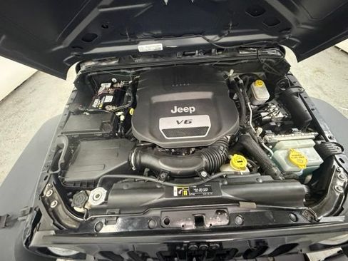 Used 2018 Jeep Wrangler Sport AWD/4WD image 12