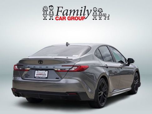 Used 2025 Toyota Camry SE w/ Convenience Package FWD image 4